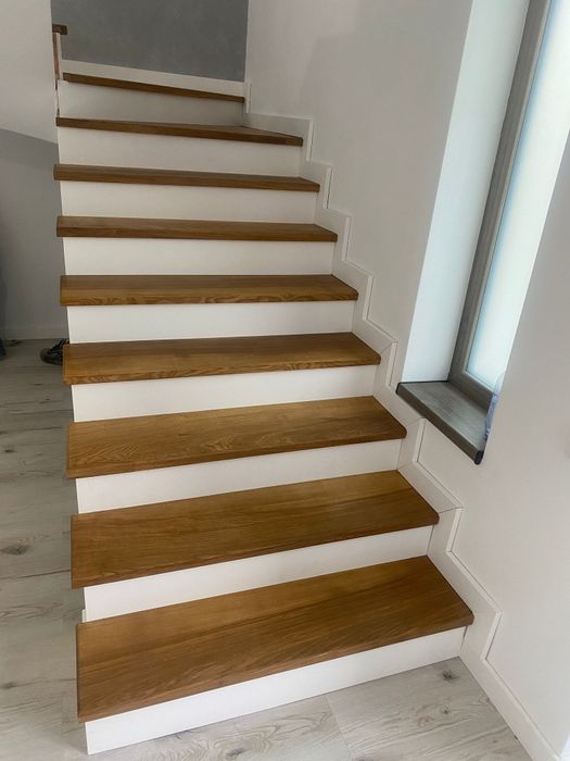 Scări lemn masiv, balustrade, trepte, contratrepte