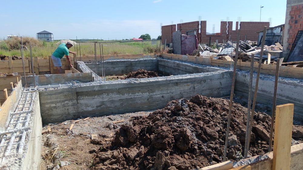 Fara avans. Constructii case la rosu,renovari