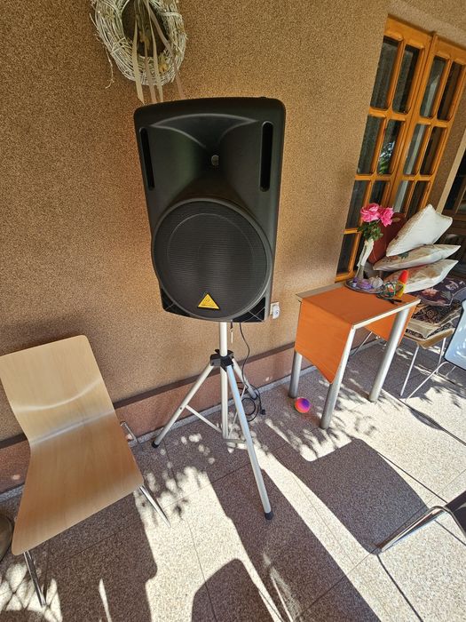 Boxa activa Behringer Eurolive B215D cu stativ si cablu alimentare