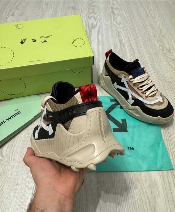 Off - white calitate