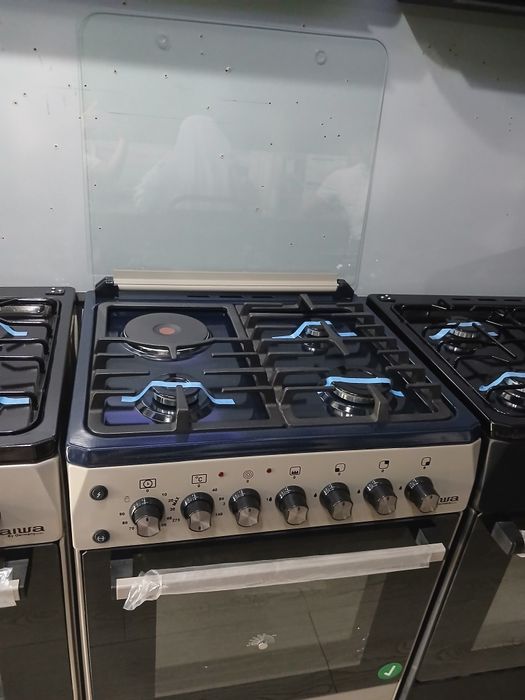 Продается стильная и надежная газовая плита AIWA AI405