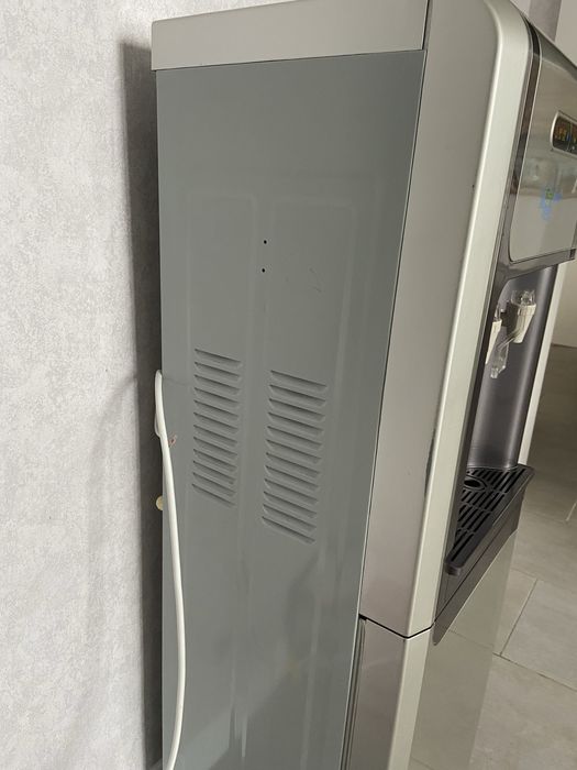 Кулер для воды напольный