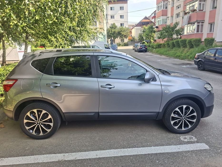 Masină Nissan Qashqai j10