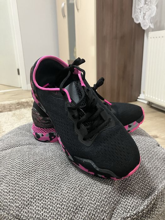 Маратонки Under Armour  36.5 номер