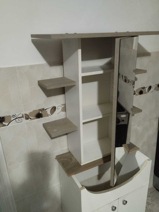 Dulăpior baie cu oglindă.