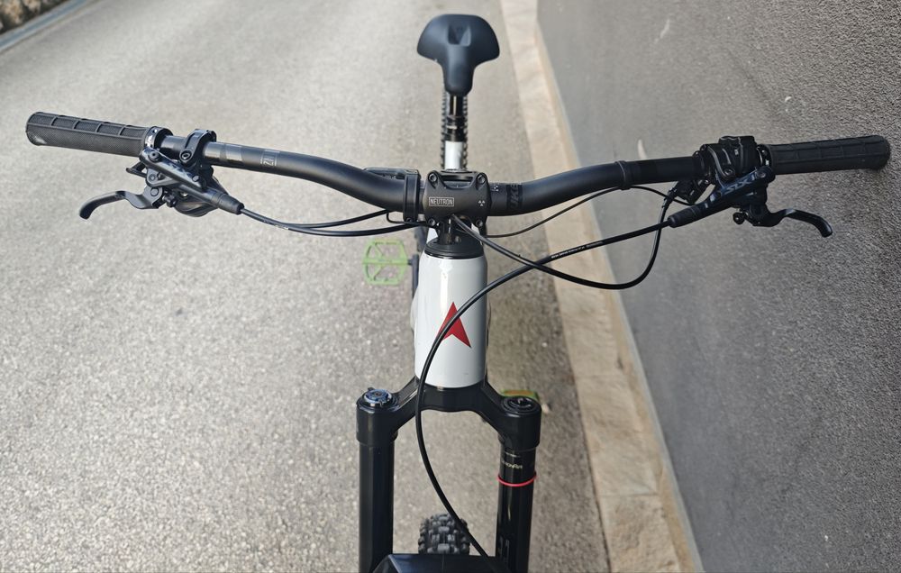 Електрически Велосипед 29/27.5 Vitus Shimano EP8 630Wh Full Rock Shox 2024 Mullet