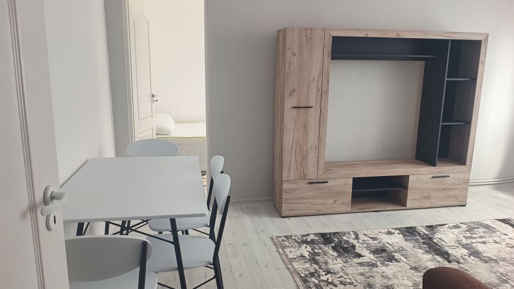 Apartament 2 camere,micro 15, etaj 3