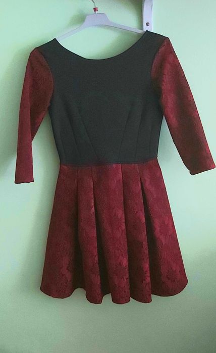 Rochie rosie si negru de ocazie