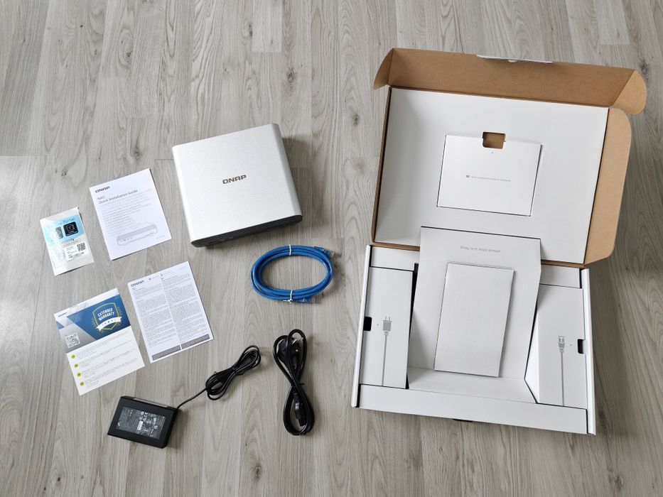 NAS QNAP tbs-h574tx nou