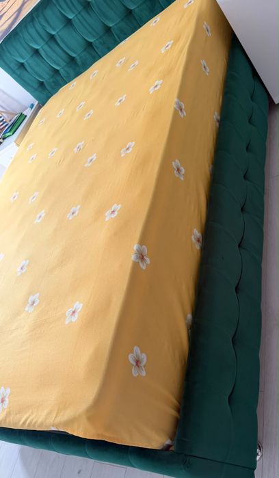Vand pat tapitat,material catifea verde 140/200