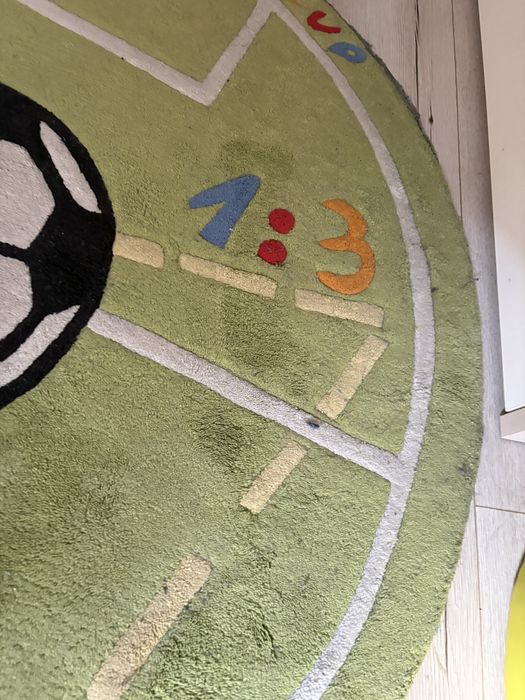 Кръгъл килим за детска стая с футболни врати и топка 130 см диаметър