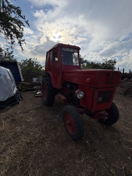 Tractor U445 cu Prasitoare Vie