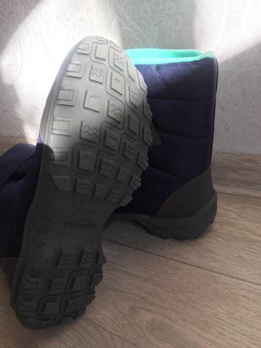 Сапоги водонепроницаемые бренд "Декатлон" .