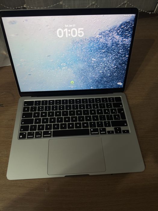 Macbook m2 16 gb ram 256gb memorie  baterie 100%(nu ofer livrare)