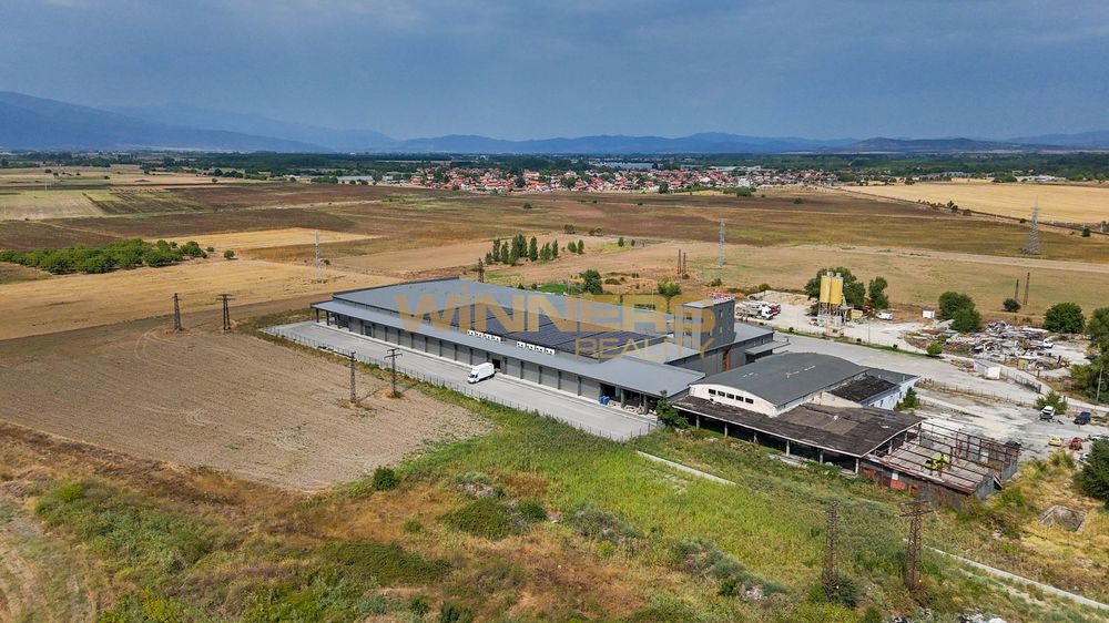 Склад в Пазарджик-Промишлена зона площ 2500 цена 13500