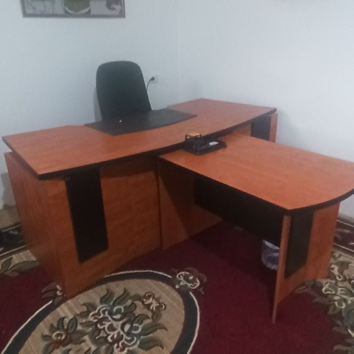 Офис учин стол сотилади