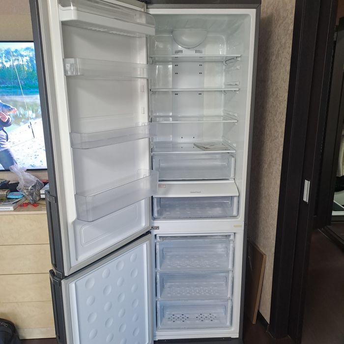 Продаётся холодильник Samsung