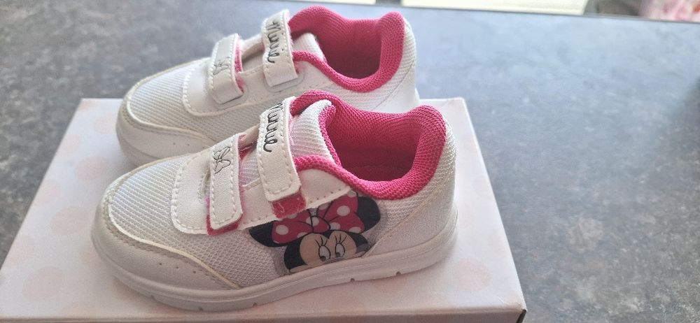 Продавам детски маратонки Adidas и Disney Minnie mouse