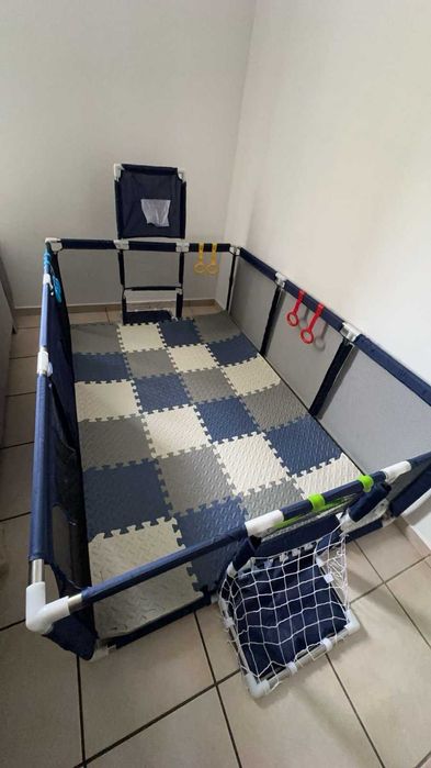 НОВИ детска голяма кошара за игра с футболни врати и кош / ограда за б