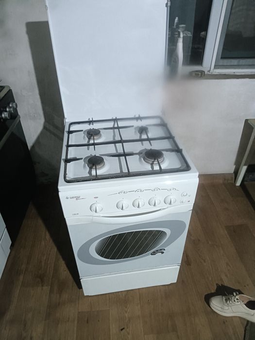 Продам газ плиту