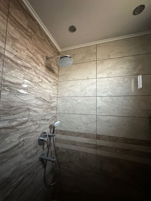 Дава се под наем Етаж от къща в с. Тополи, Област Варна - 120 кв.м за 561 € - Снимка #2