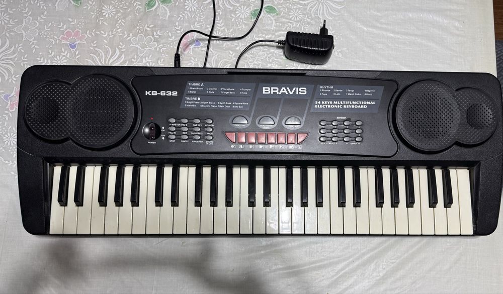 Синтезатор модели BRAVIS KB-632