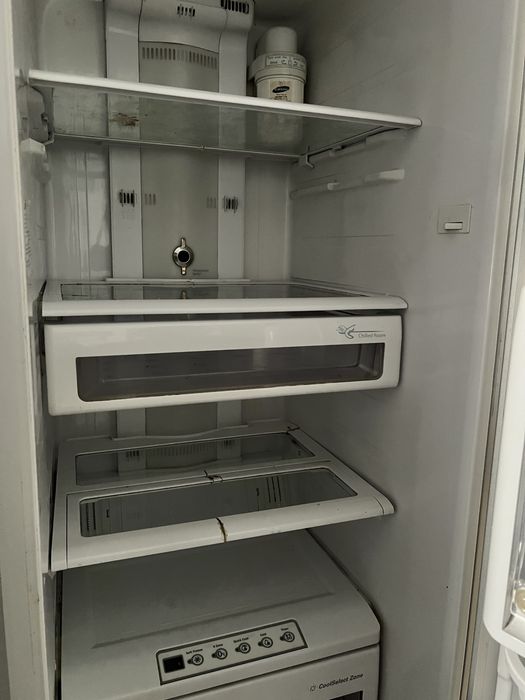 Холодильник марки Samsung