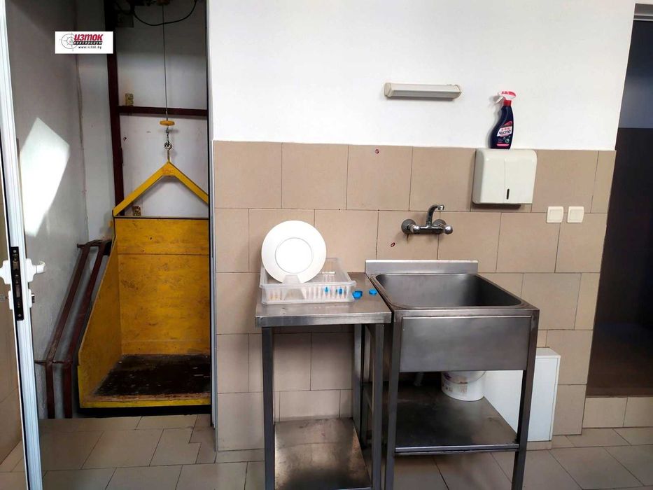 Дава се под наем Промишлена сграда в с. Хаджи Димитър, Област Добрич - 200 кв.м за 765 € - Снимка #3