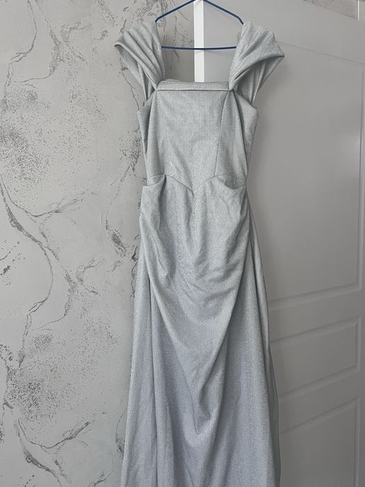 Блестящее вечернее платье