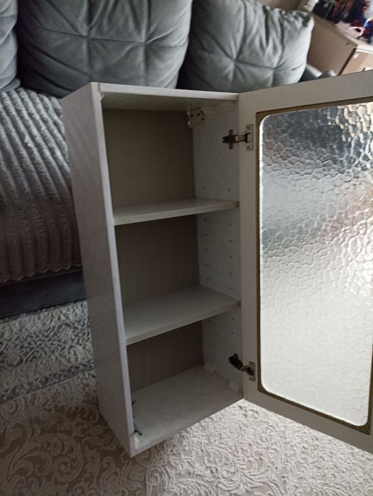 Шкаф в ванную навесной