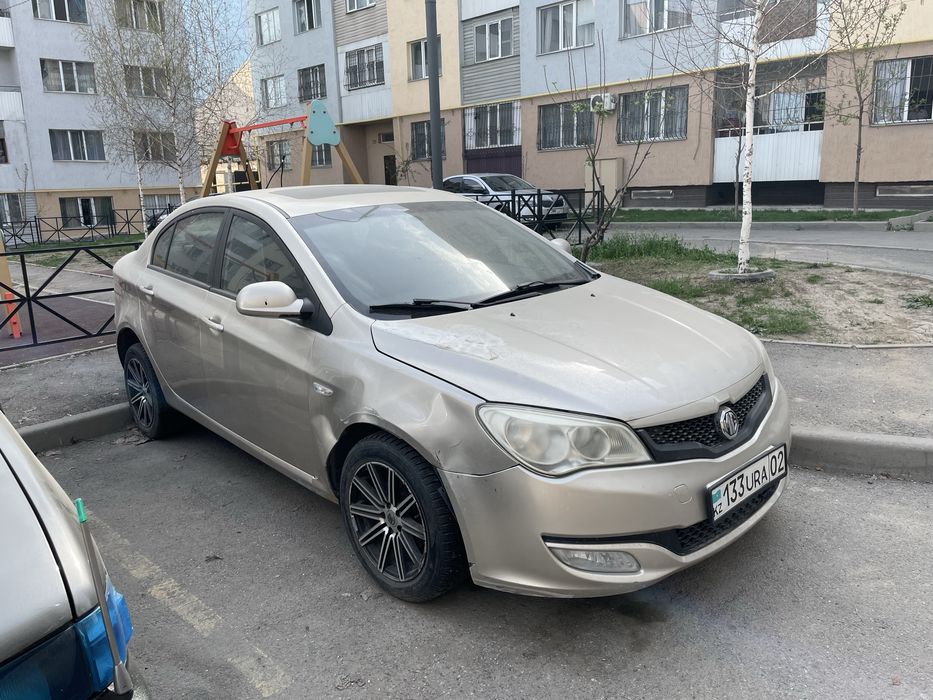 Автомобиль машина в хорошем состоянии