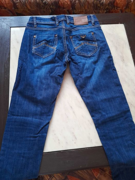 Продавам дамски маркови дънки