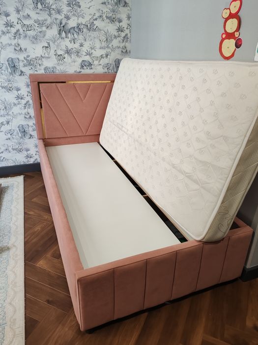 Продам кровать полуторка
