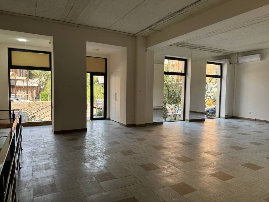 Продаётся нежилое помещение