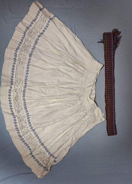 Costum tradițional vechi