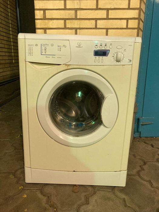 Продам стиральную машину Indesit