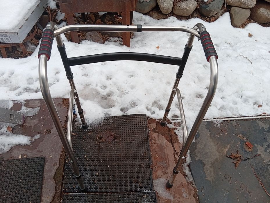 ходунки, помощь в ходьбе