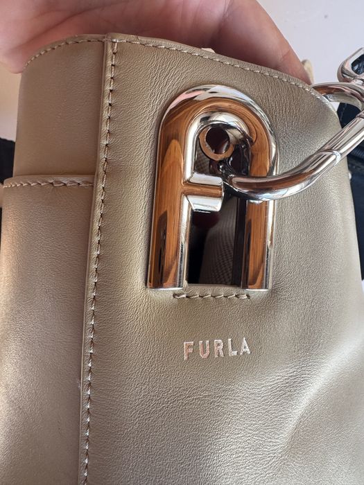 Furla bucket bag бежова чанта