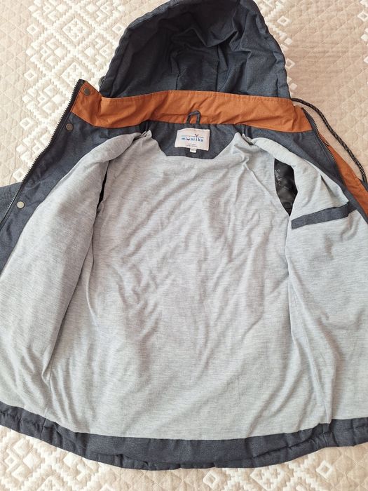 Продам осеннюю куртку для мальчика