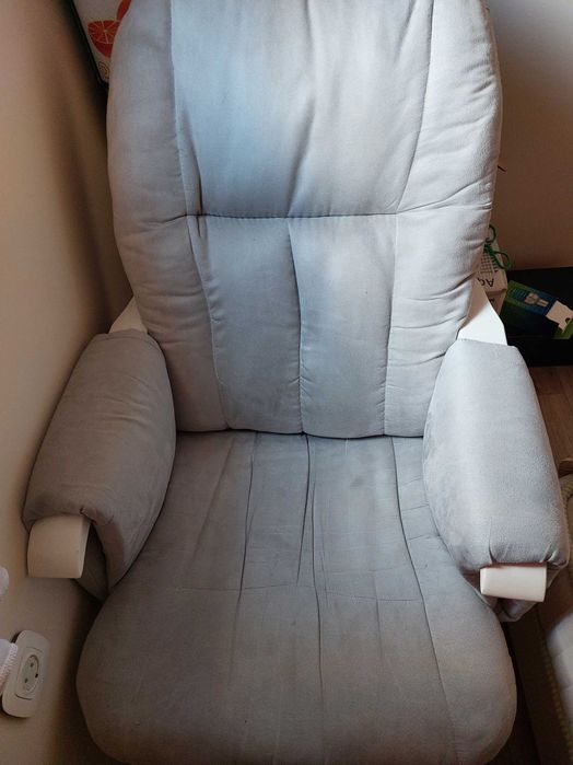 Люлеещ фотьойл с табуретка