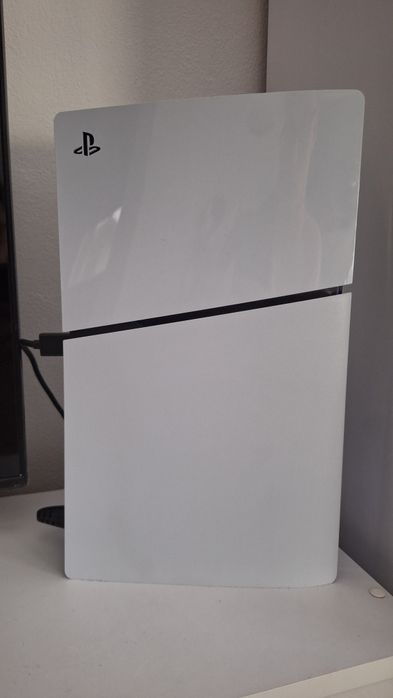 PS5 Slim Disc 1TB + controller ps5 și 3 jocuri