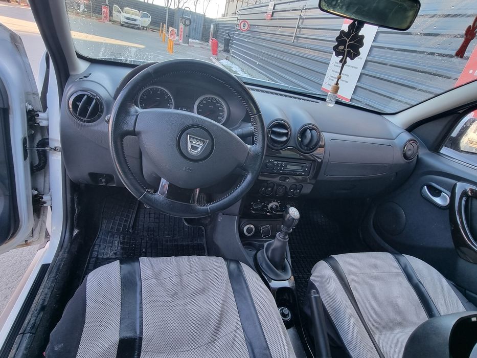 Vând Dacia Duster