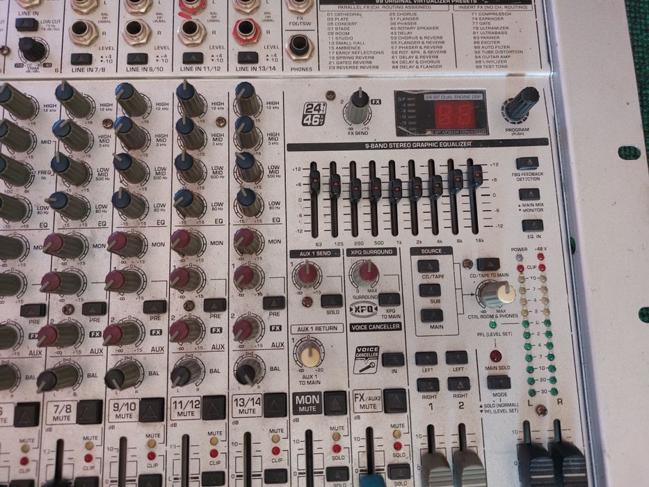 Pult behrenjir 18x32 usb