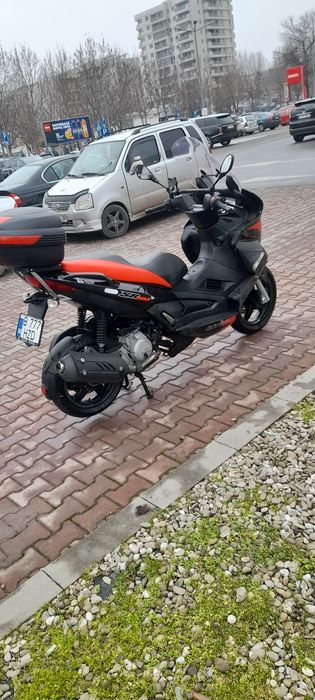 Vând scuter 125cc APRILIA