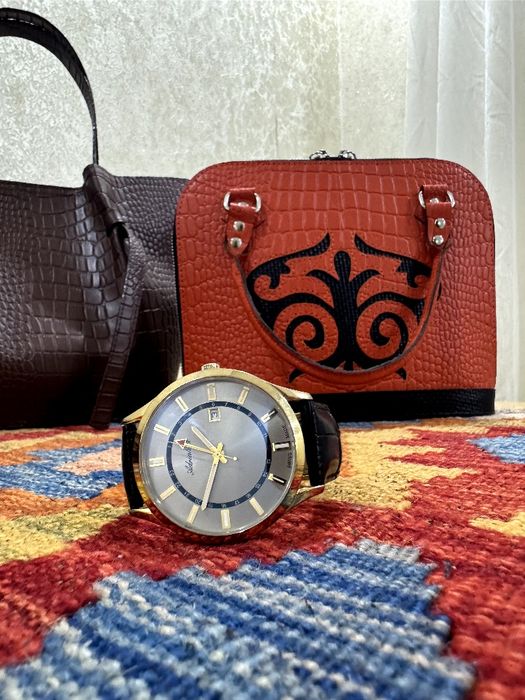 Часы Adriatica кожаные оригинал