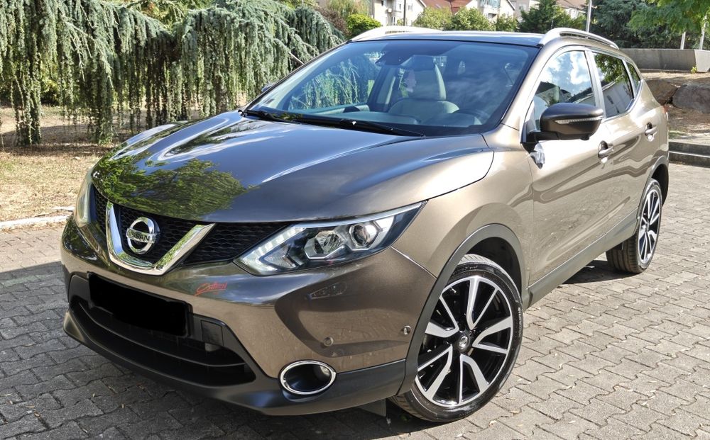 Nissan Qashqai TEKNA+  4X4 Panoramic Xenon Navigație