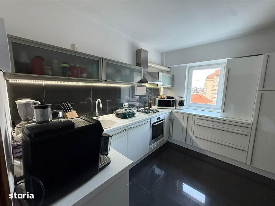 Apartament decomandat cu 3 camere si 2 bai in Turnisor