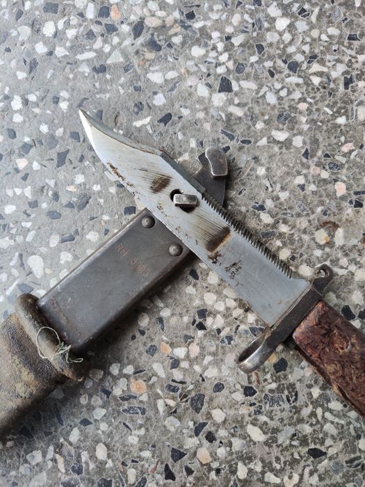 Нож, който става и на ножица