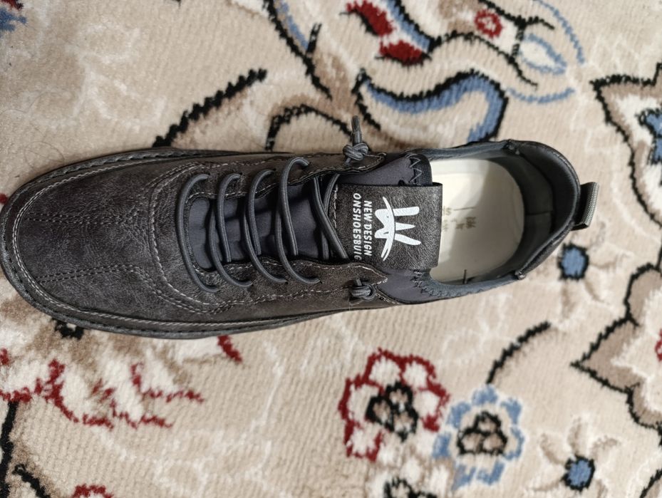 Продам кроссовки мужские