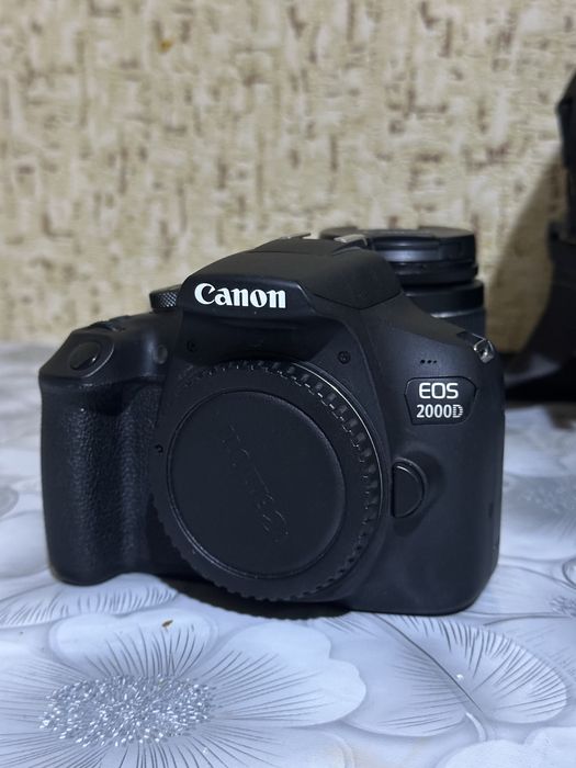 Камера Canon 2000d